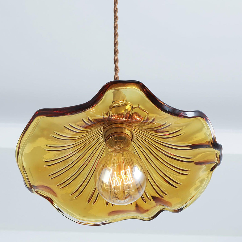 Hängeleuchte Blütendesign – Hibiskusform aus Glas & Messing