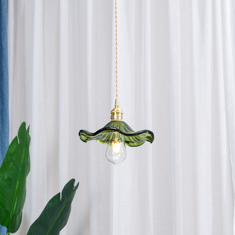 Hängeleuchte Blütendesign – Hibiskusform aus Glas & Messing