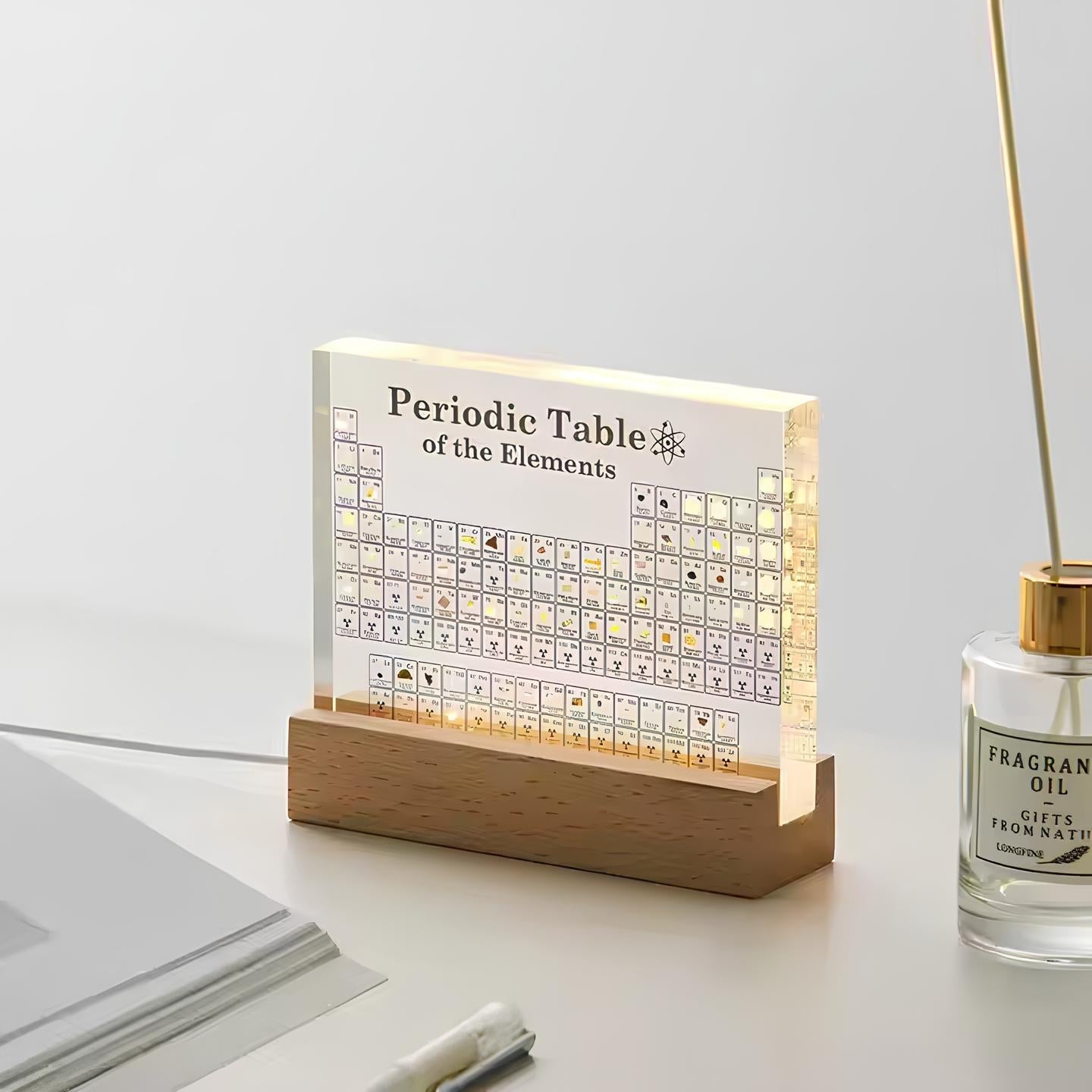 Periodensystem mit echten Elementen – Beleuchtetes Acryl-Dekor mit Holzsockel