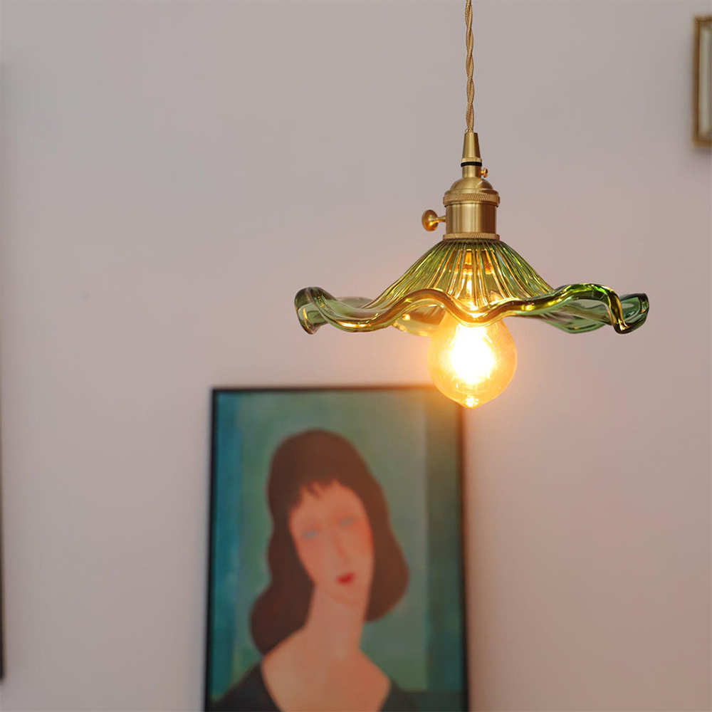 Hängeleuchte Blütendesign – Hibiskusform aus Glas & Messing