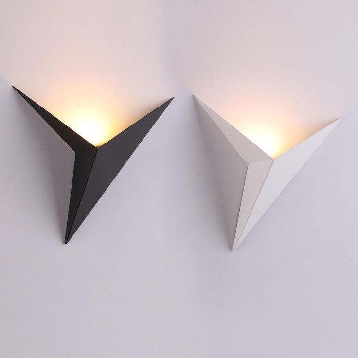 LED Wandleuchte Dreieck – Modernes Design in Schwarz, Weiß oder Gold