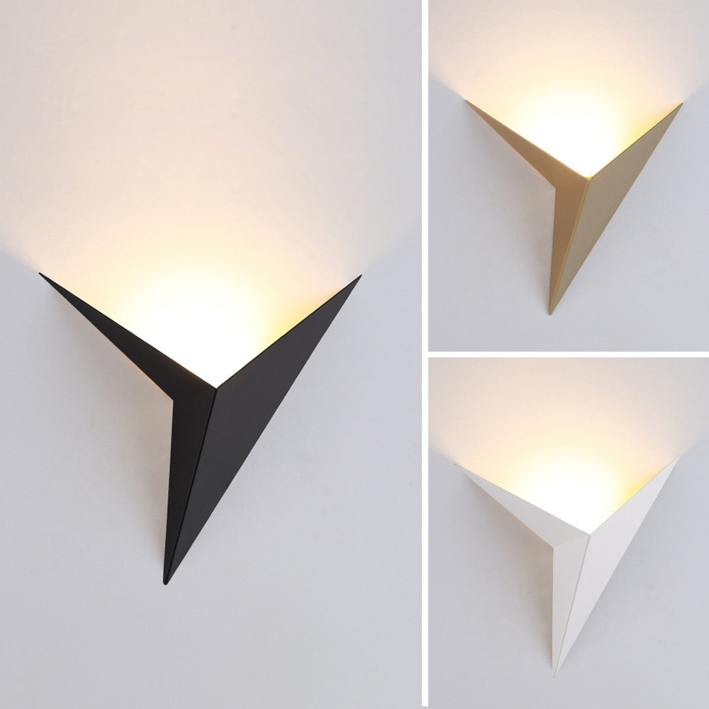 LED Wandleuchte Dreieck – Modernes Design in Schwarz, Weiß oder Gold