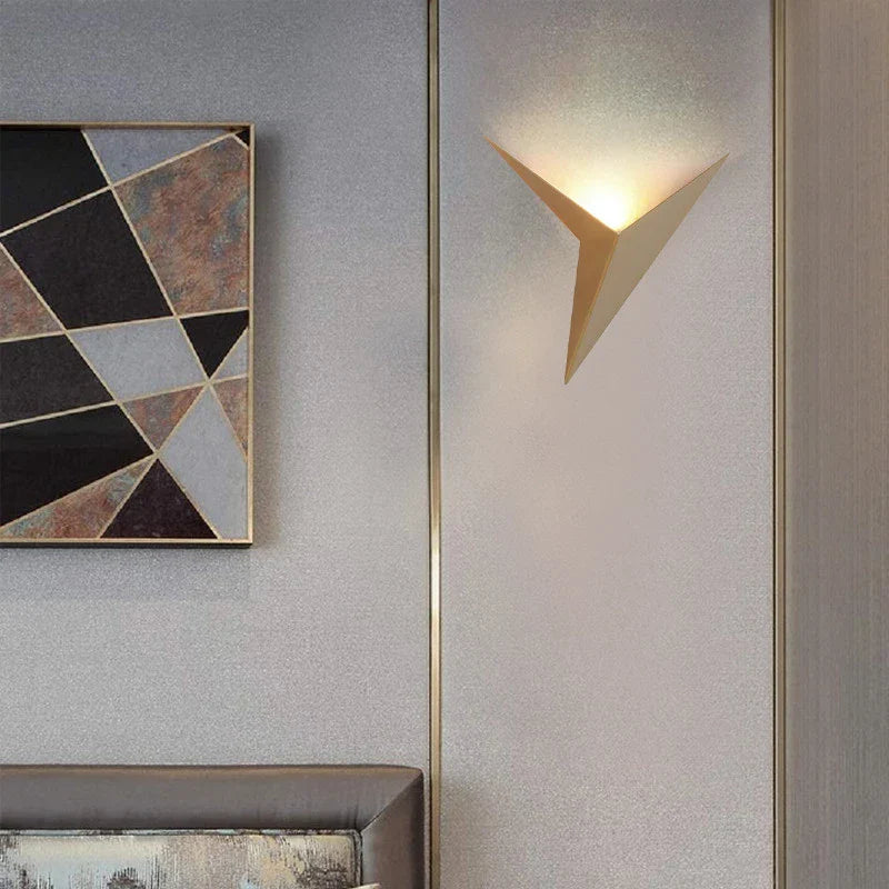 LED Wandleuchte Dreieck – Modernes Design in Schwarz, Weiß oder Gold