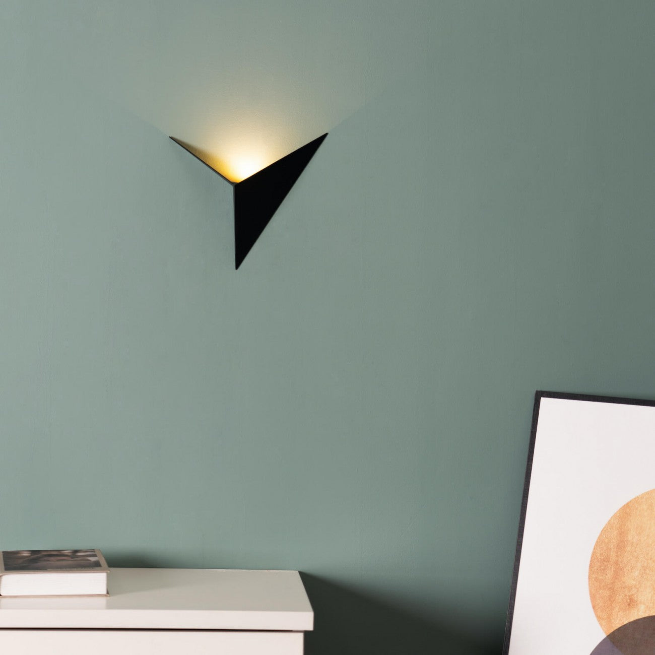 LED Wandleuchte Dreieck – Modernes Design in Schwarz, Weiß oder Gold