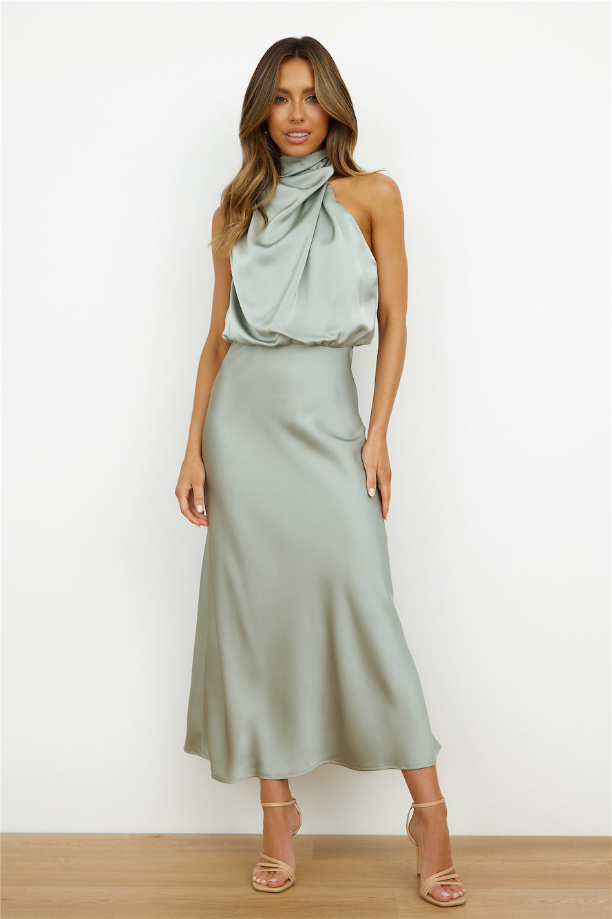 Satin-Maxikleid mit Amerikaner-Ausschnitt – Elegant & Fließend – Ideal für Hochzeit, Gala & Dinner