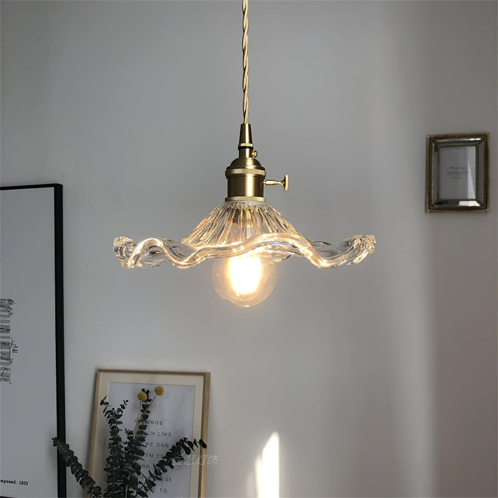 Hängeleuchte Blütendesign – Hibiskusform aus Glas & Messing