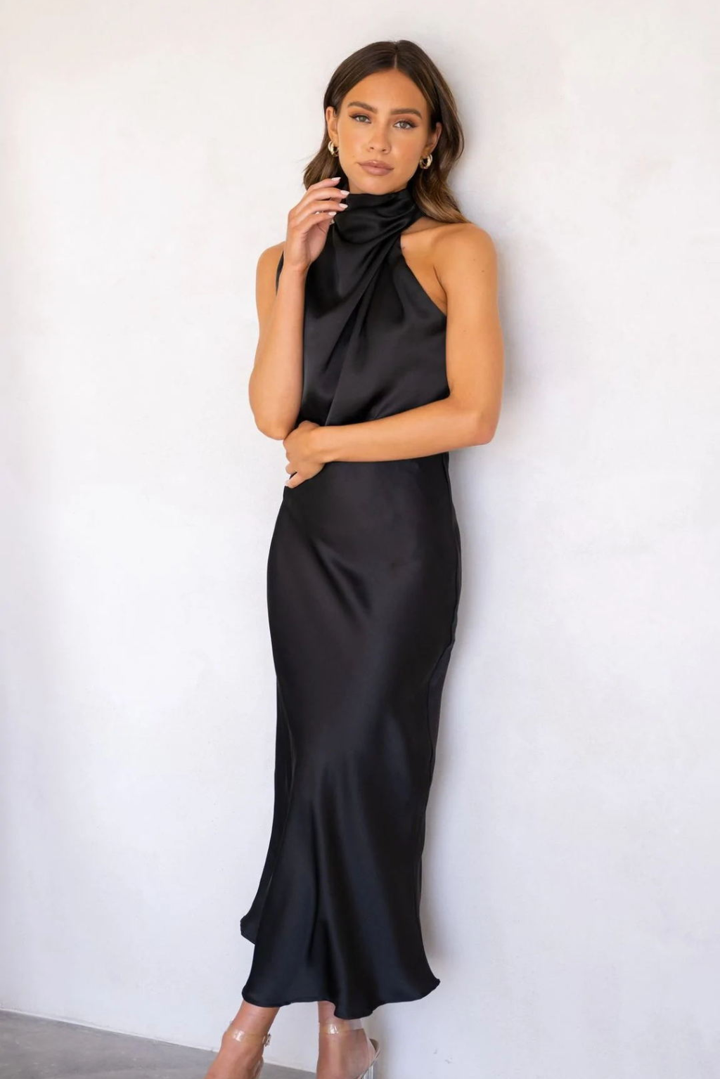 Satin-Maxikleid mit Amerikaner-Ausschnitt – Elegant & Fließend – Ideal für Hochzeit, Gala & Dinner