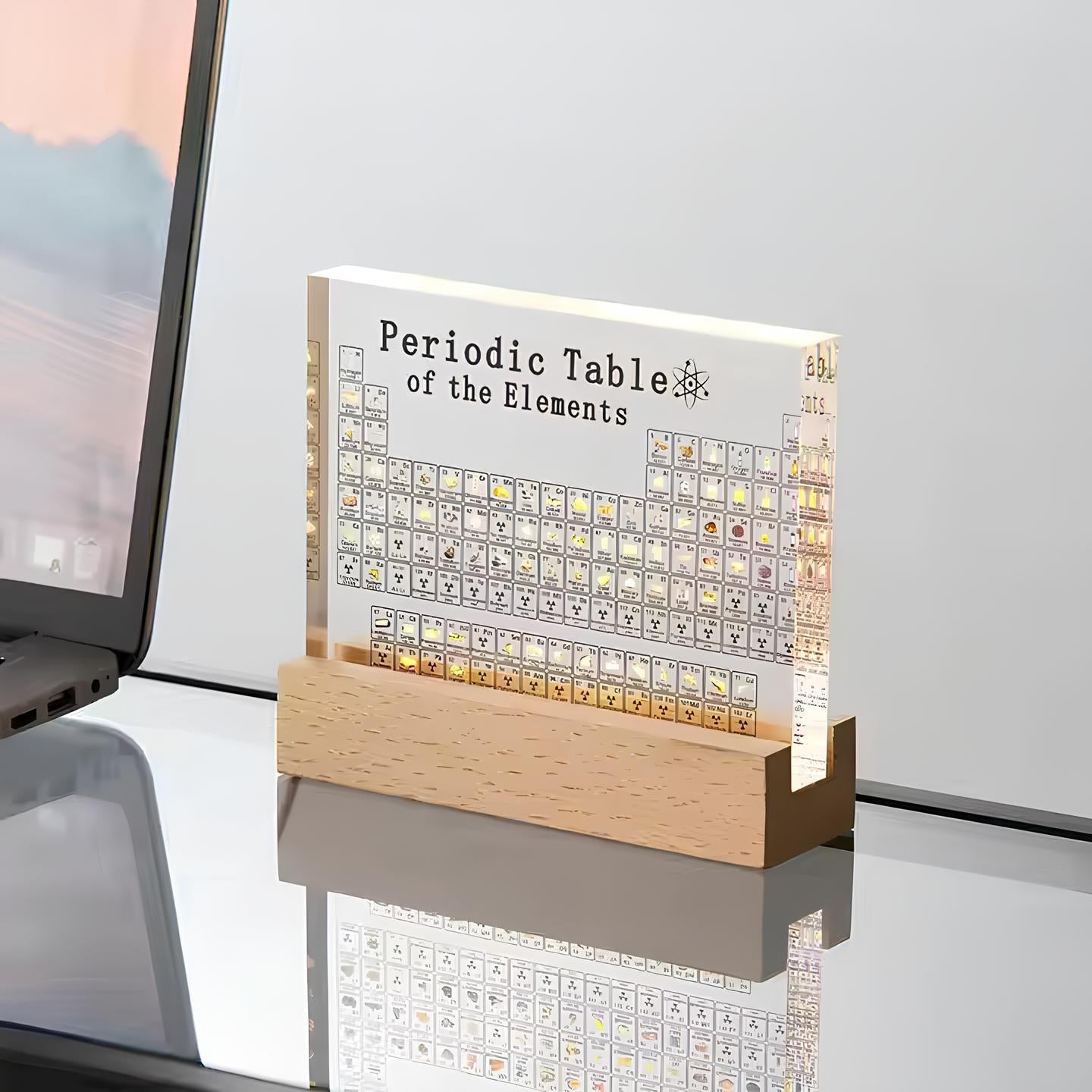 Periodensystem mit echten Elementen – Beleuchtetes Acryl-Dekor mit Holzsockel